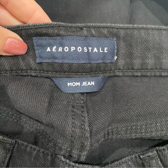 AERO NWT Women’s High-Rise Distressed Mom Jeans - black, size 8 - Picture 8 of 13